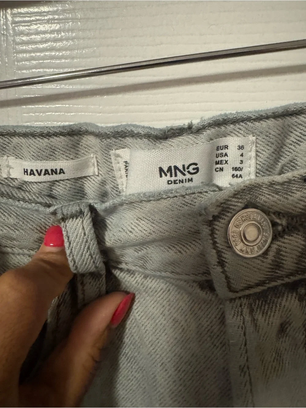MNG Denim Havana Straight Leg Jeans – Women’s US 4 – Light Gray Acid Wash – Raw